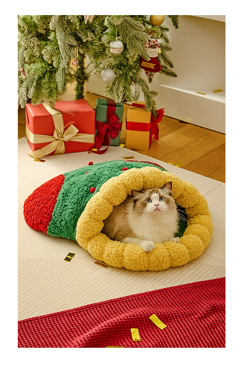 Cozy Winter Cat Bed – Semi-Enclosed Christmas Pet Nest (Sock, Tree & Round Options)