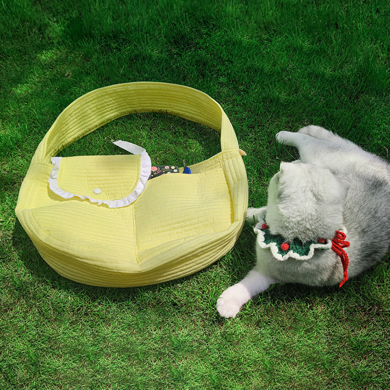 Large Canvas Pet Bag – Portable Handheld/Crossbody Travel Bag for Cats and Small Dogs Spacious and lightweight, this bag is comfortable and portable, making it the perfect travel companion for your pet.