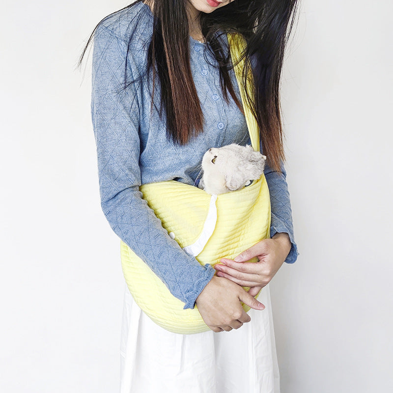 Large Canvas Pet Bag – Portable Handheld/Crossbody Travel Bag for Cats and Small Dogs Spacious and lightweight, this bag is comfortable and portable, making it the perfect travel companion for your pet.