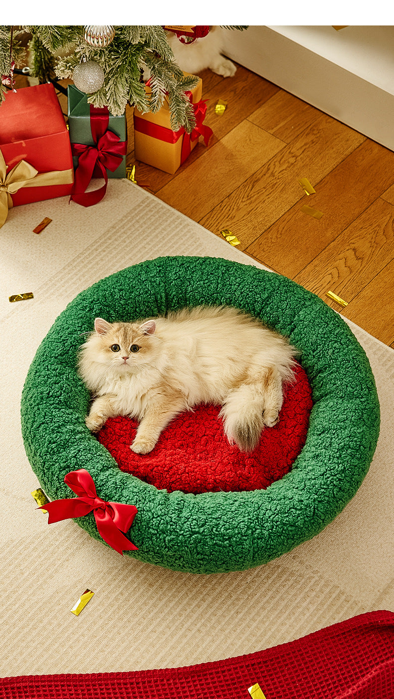 Cozy Winter Cat Bed – Semi-Enclosed Christmas Pet Nest (Sock, Tree & Round Options)