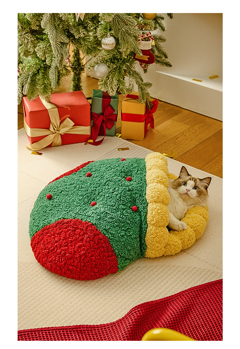 Cozy Winter Cat Bed – Semi-Enclosed Christmas Pet Nest (Sock, Tree & Round Options)