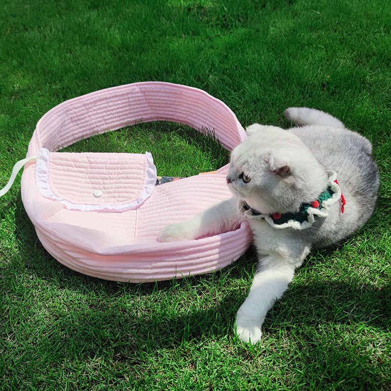Large Canvas Pet Bag – Portable Handheld/Crossbody Travel Bag for Cats and Small Dogs Spacious and lightweight, this bag is comfortable and portable, making it the perfect travel companion for your pet.