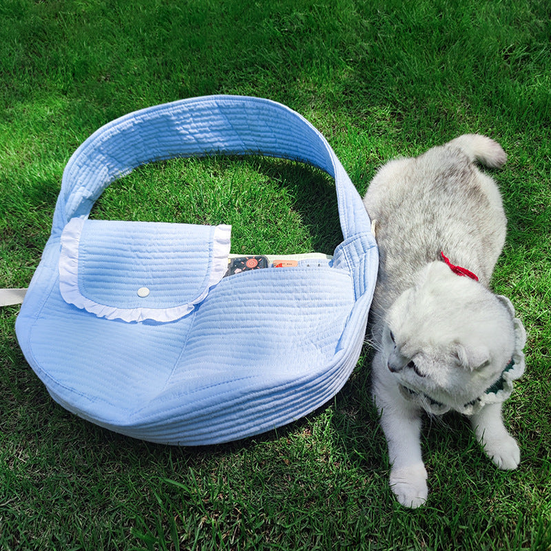 Large Canvas Pet Bag – Portable Handheld/Crossbody Travel Bag for Cats and Small Dogs Spacious and lightweight, this bag is comfortable and portable, making it the perfect travel companion for your pet.