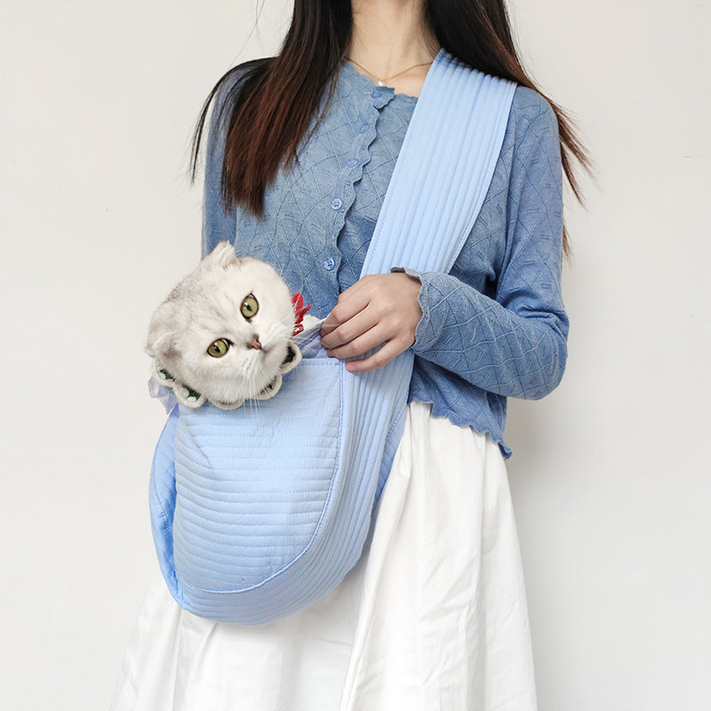 Large Canvas Pet Bag – Portable Handheld/Crossbody Travel Bag for Cats and Small Dogs Spacious and lightweight, this bag is comfortable and portable, making it the perfect travel companion for your pet.