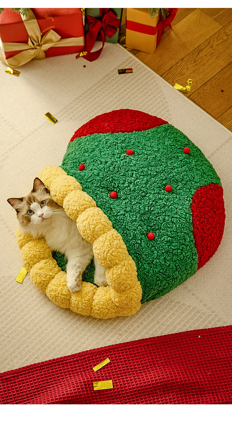 Cozy Winter Cat Bed – Semi-Enclosed Christmas Pet Nest (Sock, Tree & Round Options)